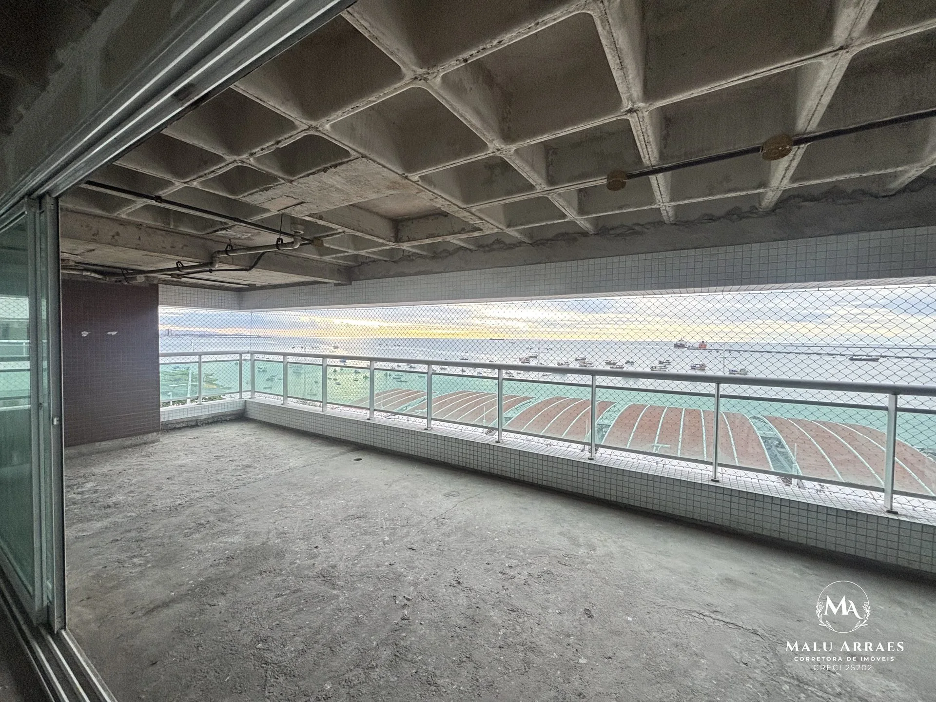 Apartamento exclusivo frente al mar en estado shell - 3